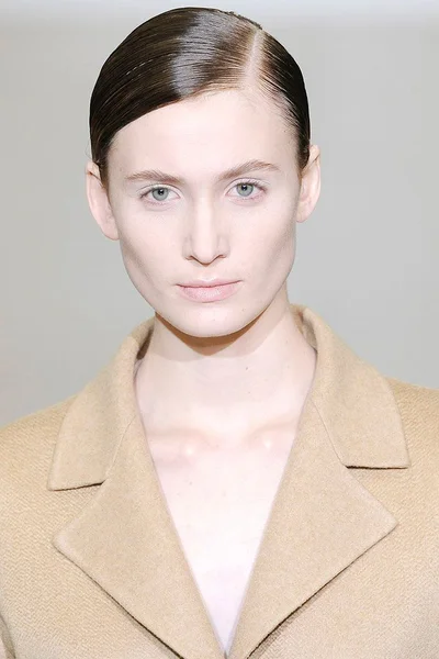 Look 16